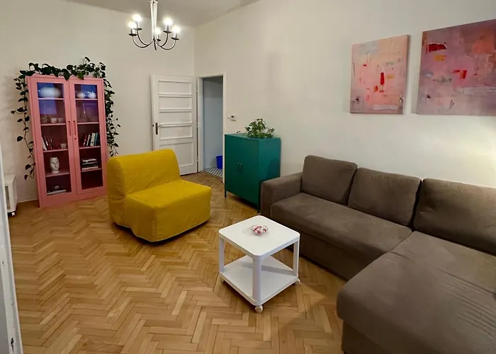 Nikki\'S Vintage Apartment In Old Town